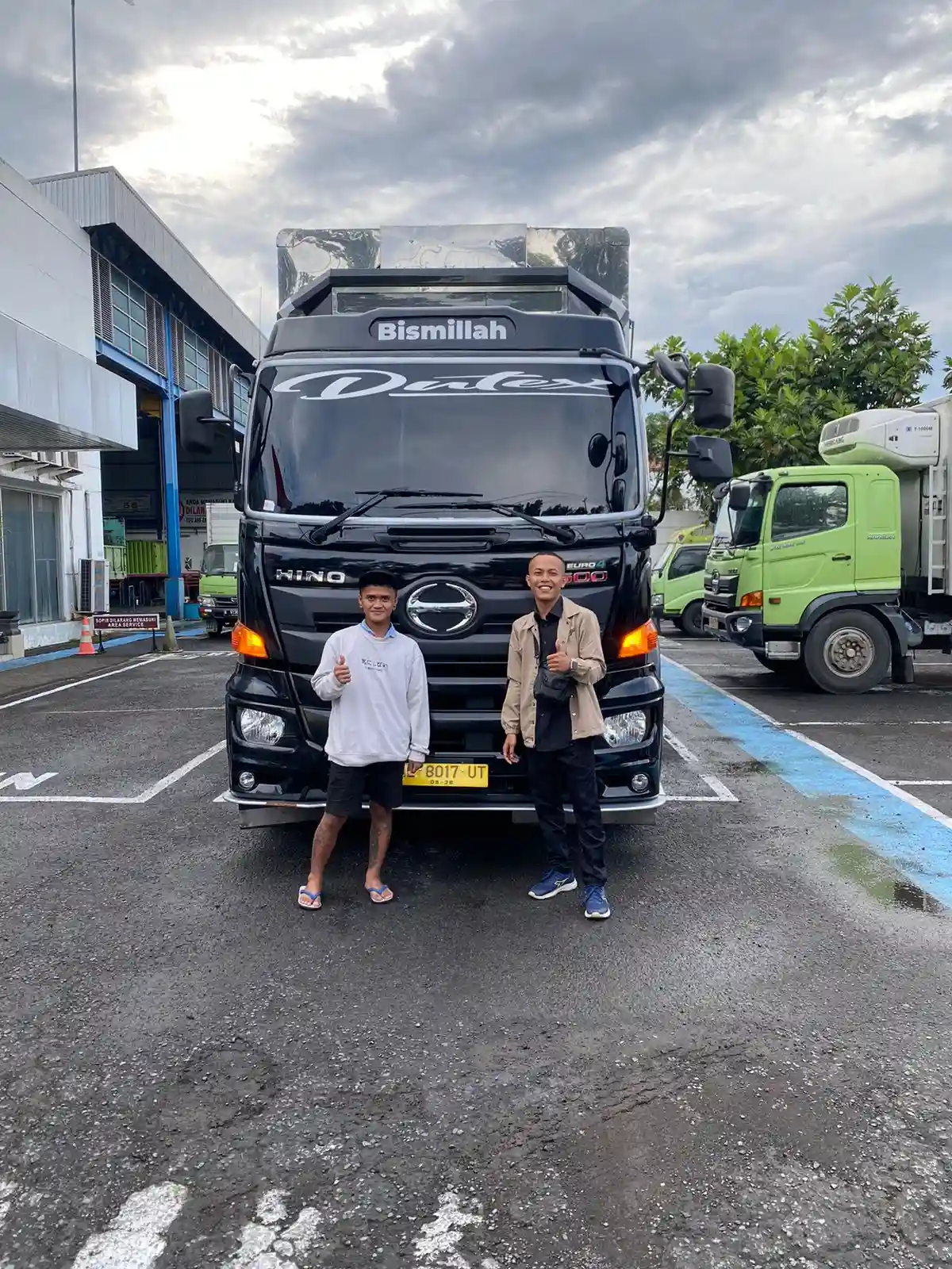 Deal Hino Surabaya 25 (marketing zaky)